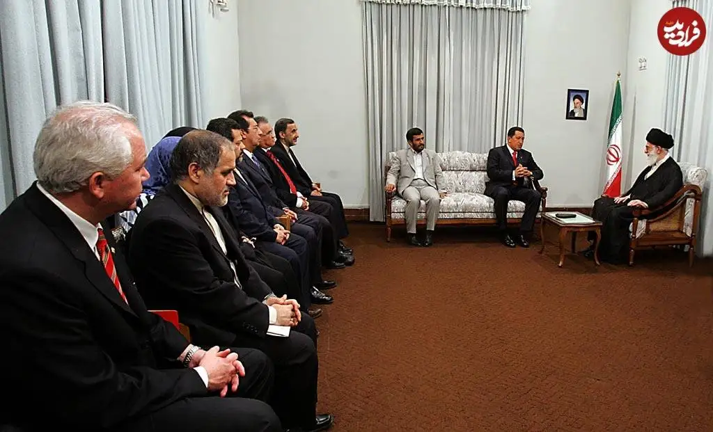 عکس؛ سفر در زمان؛ «هوگو چاوز، رئیس جمهور ونزوئلا و احمدی نژاد» در بیت رهبری؛ سال 85