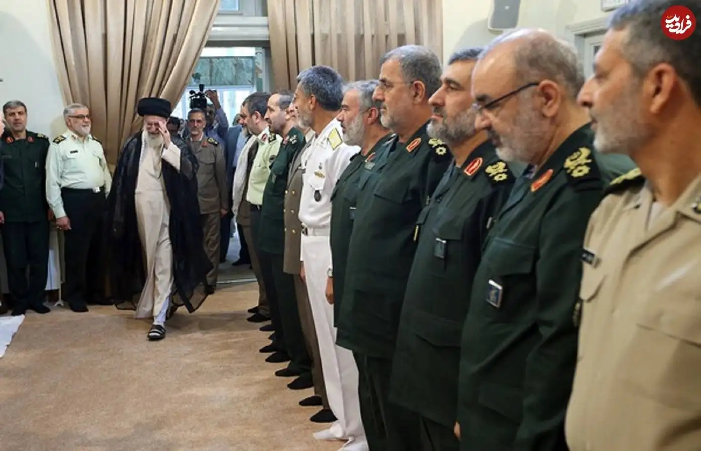 عکس؛ سفر در زمان؛ «سردار سلامی، حاجی زاده، سیاری، فدوی، موسوی» در بیت رهبری؛ سال 93