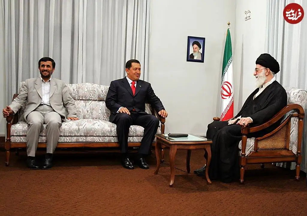 عکس؛ سفر در زمان؛ «هوگو چاوز، رئیس جمهور ونزوئلا و احمدی نژاد» در بیت رهبری؛ سال 85