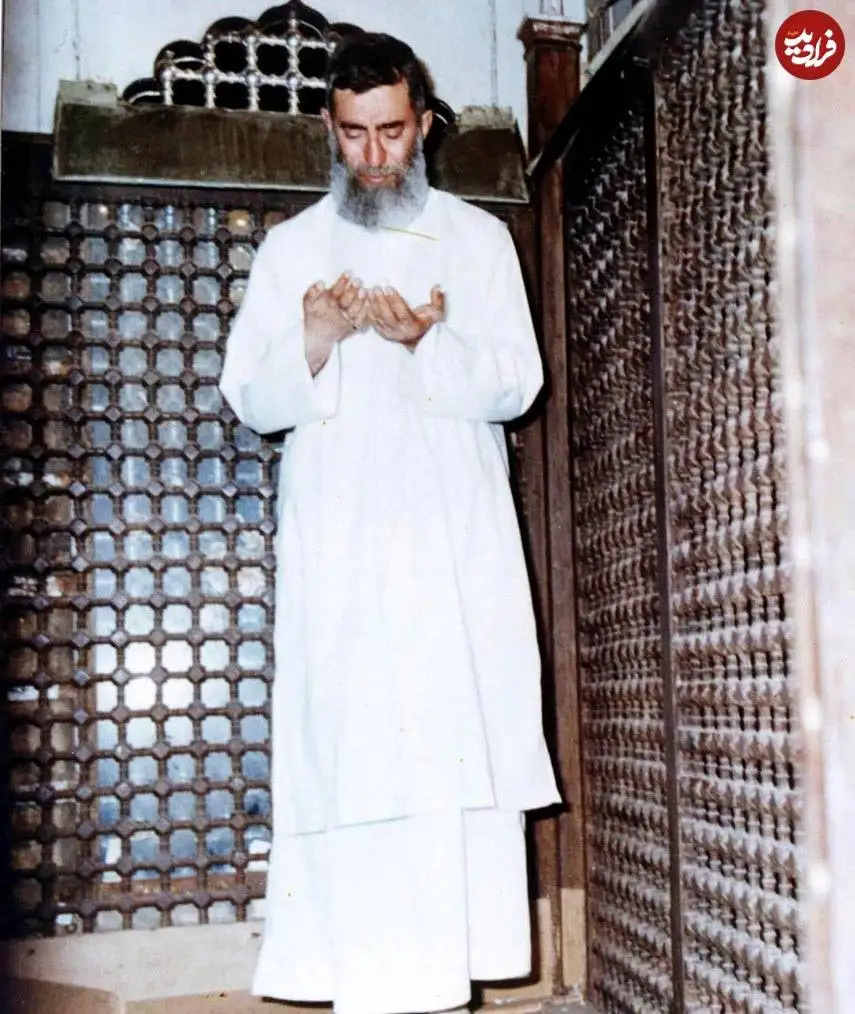 تصاویر؛ سفر در زمان؛ «رهبر انقلاب در کنار ضریح امام رضا(ع)»؛ دهه 60