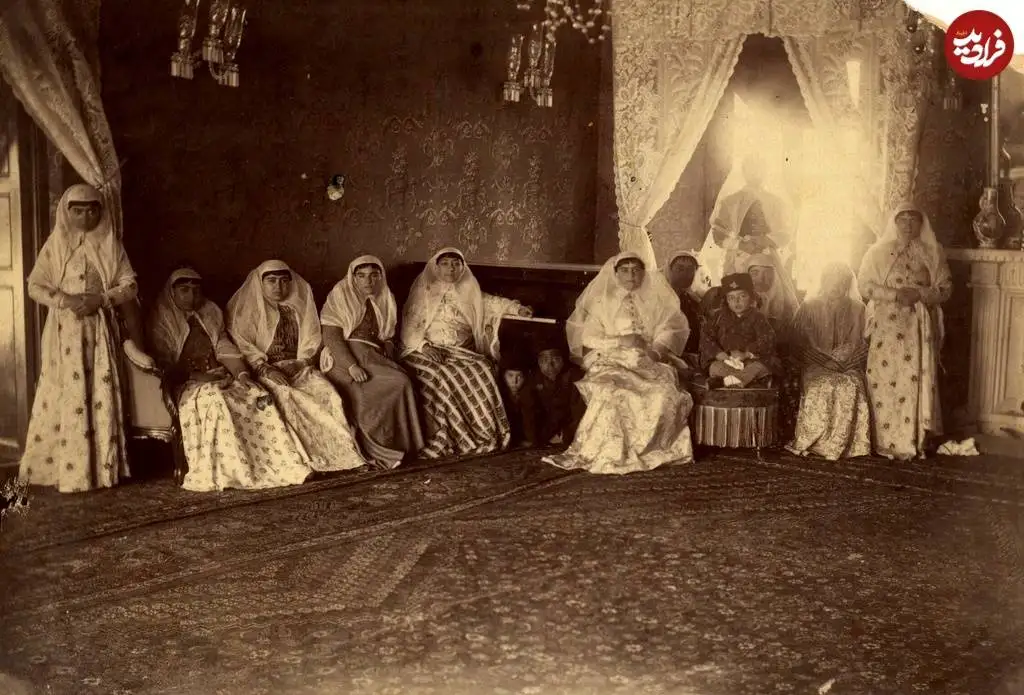 عکس؛ سفر به تاریخ؛ جشن تولد «ناصرالدین میرزا» نوۀ «ناصرالدین شاه» با حضور زنان مظفرالدین شاه