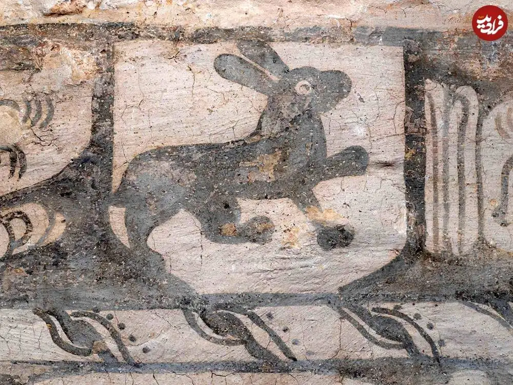 نقاشی های 450 ساله از زیر گچ های قدیمی یک عمارت تاریخی بیرون آمدند