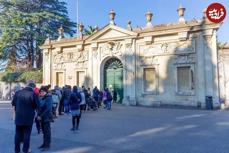 دیدنی ترین «سوراخ کلید» جهان که مردم برای نگاه کردنش صف می کشند