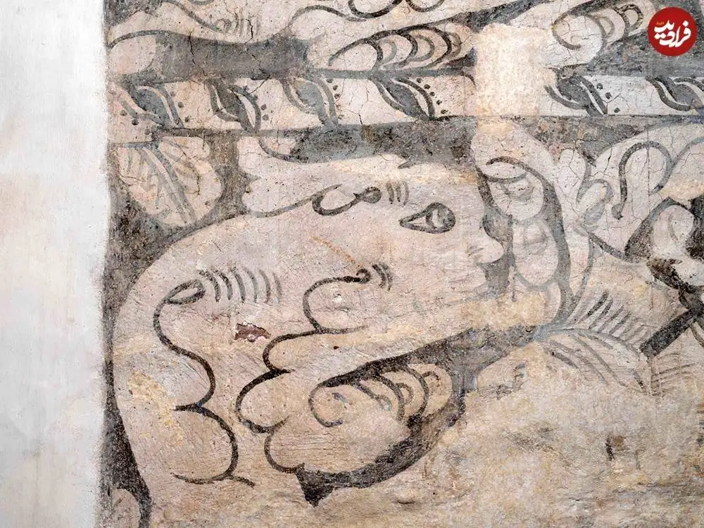 نقاشی های 450 ساله از زیر گچ های قدیمی یک عمارت تاریخی بیرون آمدند