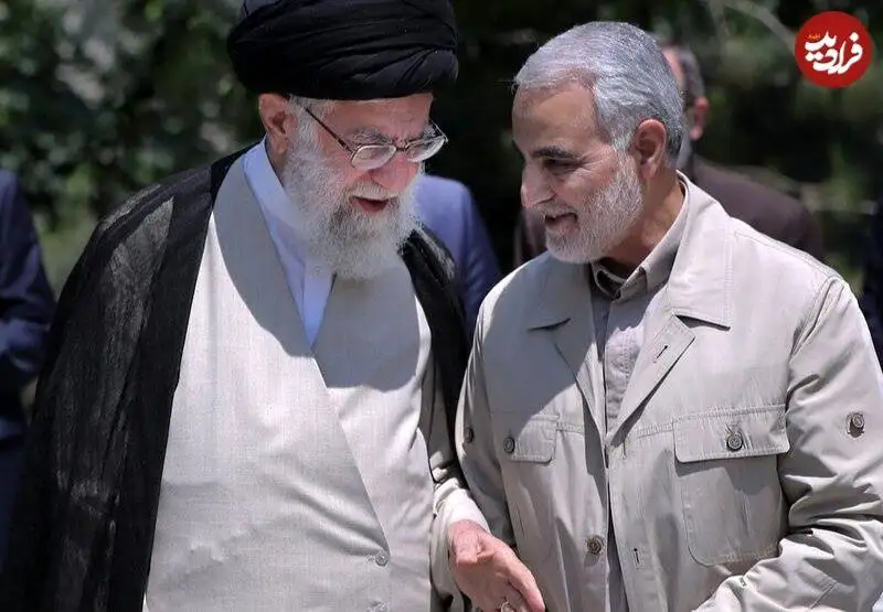 تصاویر؛ سفر در زمان؛ سردار سلیمانی و رهبر انقلاب در حال گفتگو در حیاط بیت؛ دهه 90
