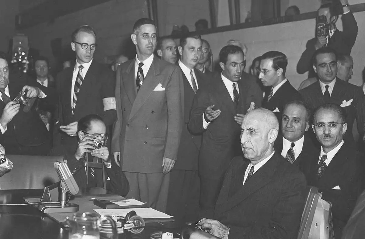 عکس؛ سفر در زمان؛ «ملک عبدالله دوم، پادشاه اردن و پسر بی رحم صدام» در یک مراسم؛ سال 1372