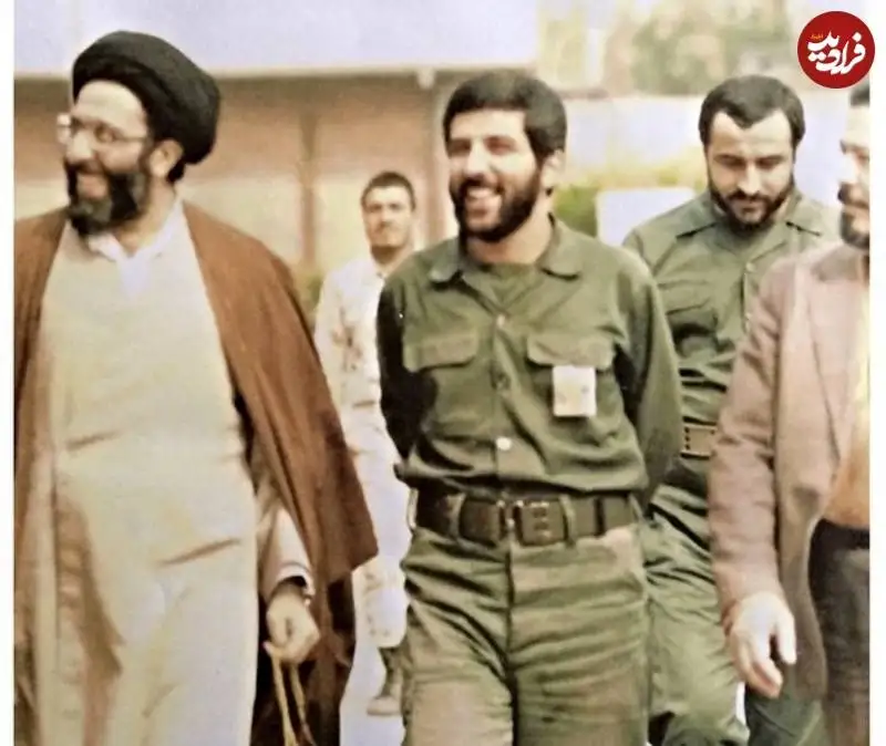 عکس؛ سفر به تاریخ؛ «سید هادی خامنه ای، برادر رهبر انقلاب» در جوانی در کنار «ضرغامی»؛ دهۀ 60