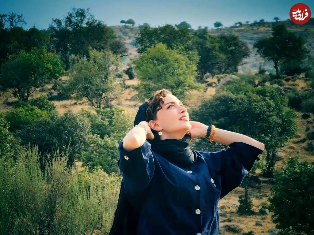 تصاویر؛ سفر در زمان؛ ژست و استایل های «بهنوش طباطبایی» در طبیعت شیراز؛ سال 1402