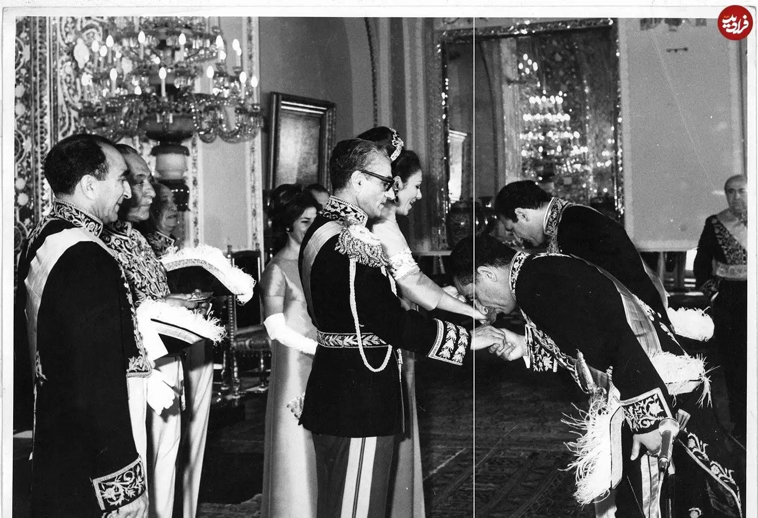 عکس؛ سفر در زمان؛ «آموزگار و زاهدی در حال بوسیدن دست شاه و فرح»؛ دهه 40