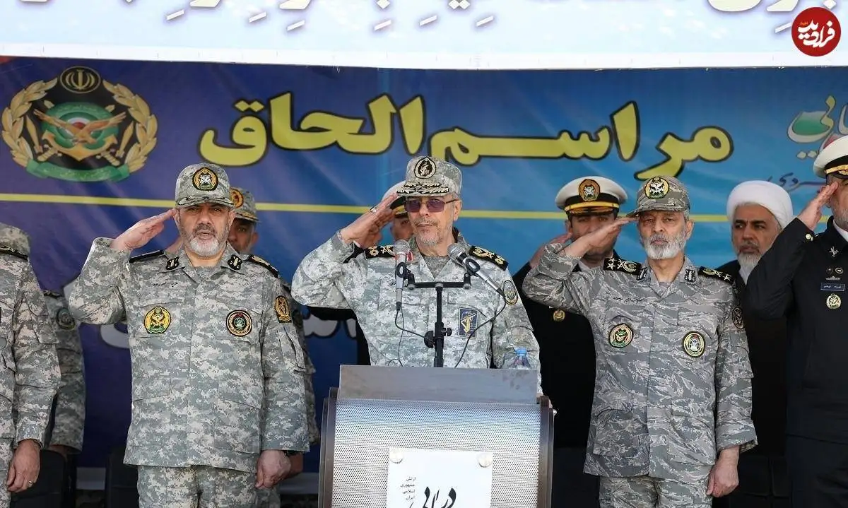 عکس؛ سفر در زمان؛ «سرلشکر موسوی و سرلشکر باقری» در یک مراسم نظامی؛ سال 1403