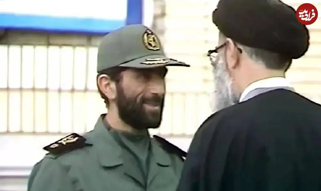 عکس؛ سفر در زمان؛ «سردار قاآنی در لحظه دریافت درجه سرتیپی»؛ دهه 70