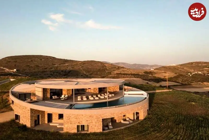 تصاویر؛ معماری متفاوت یک ویلای دایره ای در جزیرۀ یونانی