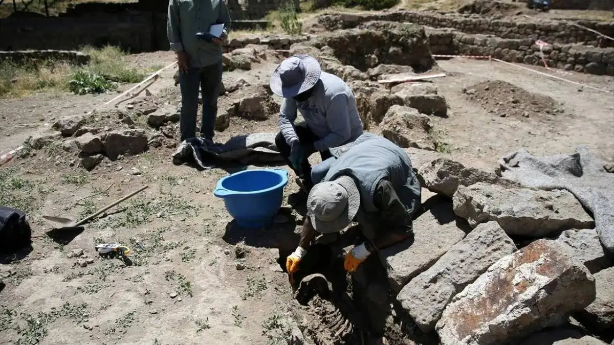 تصاویر؛ کشف مُهر نماز متعلق به شیعیان در ترکیه