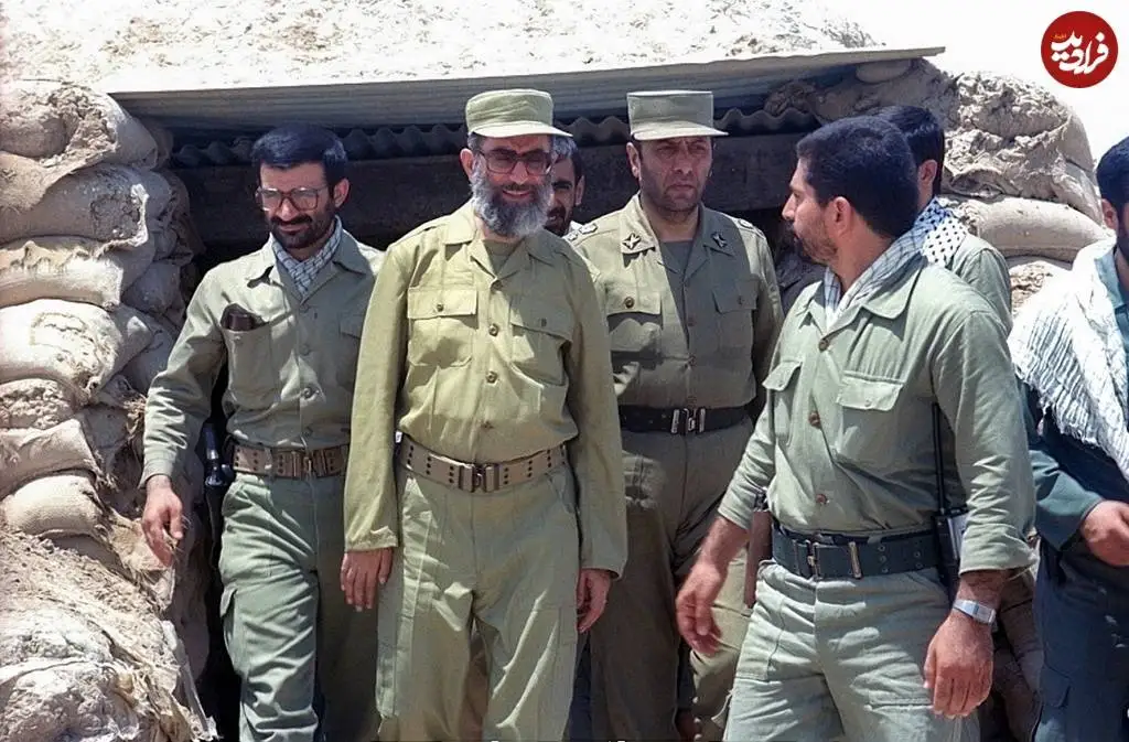 عکس؛ سفر در زمان؛ «سرلشکر سلیمی، فرمانده سابق ارتش و رهبر انقلاب» در جبهه؛ دهه 60