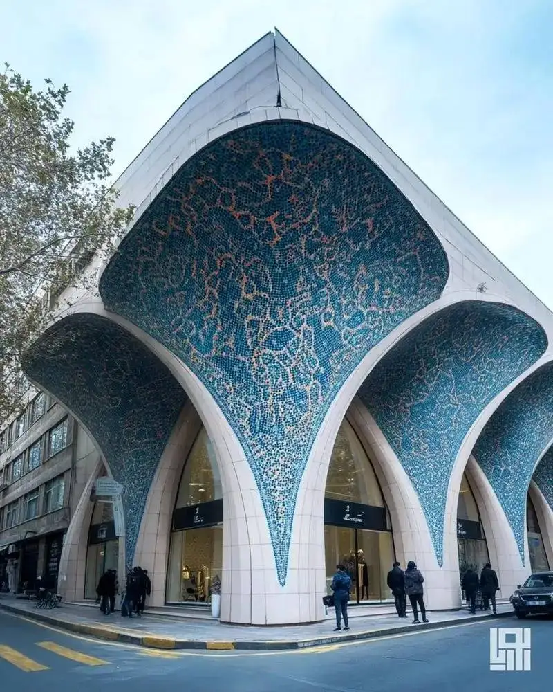 تصاویر؛ روح تهران در آغوش فیروزه؛ اثری نوین از معماری ایرانی