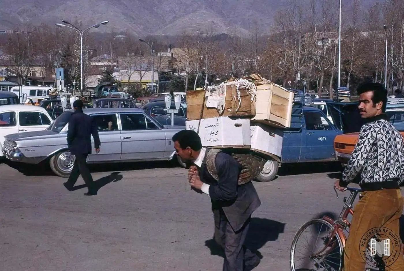 عکس؛ سفر در زمان؛ نمایی دیده نشده از «سر پل تجریش تهران» در سال 1352