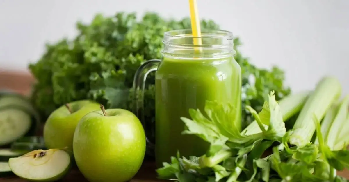 بهترین نوشیدنی ها برای کوچک کردن شکم