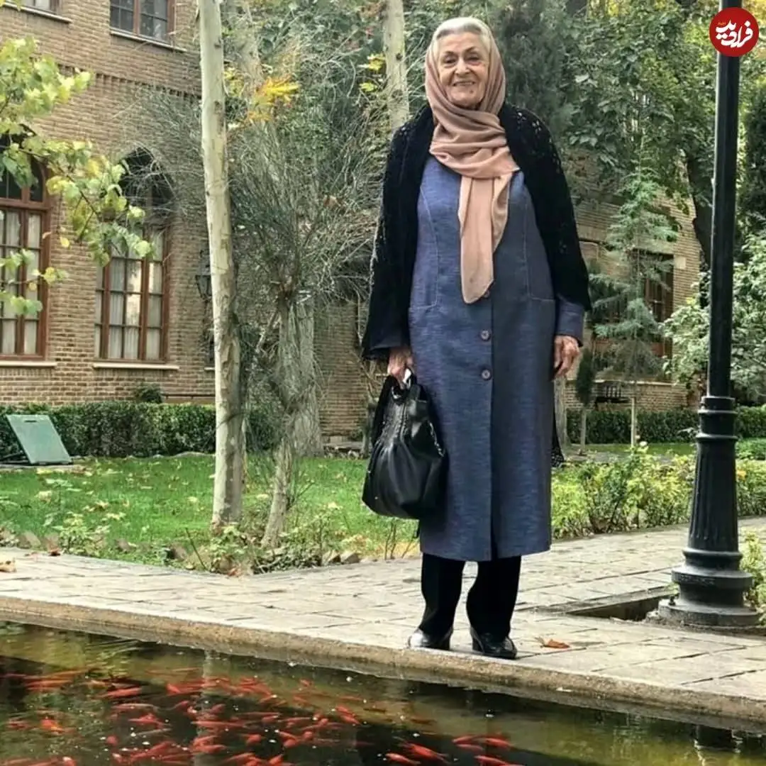 عکس؛ سفر در زمان؛ «دُومه مادر مختار» سریال مختارنامه در 97 سالگی؛ سال 1403