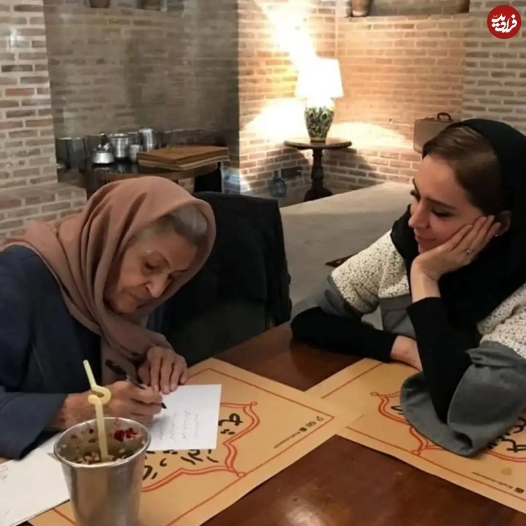 عکس؛ سفر در زمان؛ «دُومه مادر مختار» سریال مختارنامه در 97 سالگی؛ سال 1403