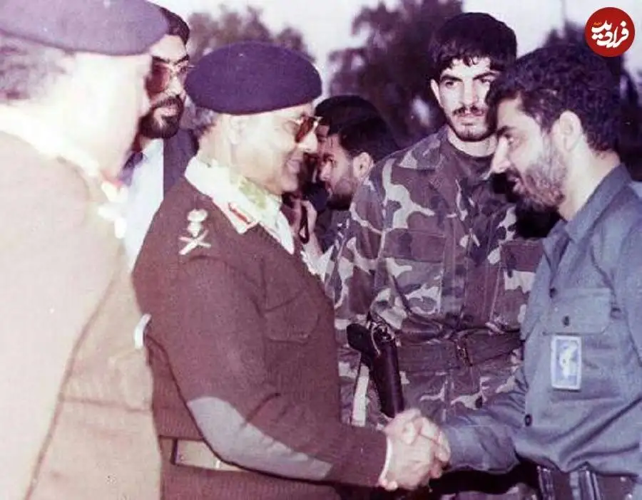 عکس؛ سفر در زمان؛ دیدار «سردار سلیمانی با یکی از فرماندهان ارتش پاکستان»؛ دهه 60