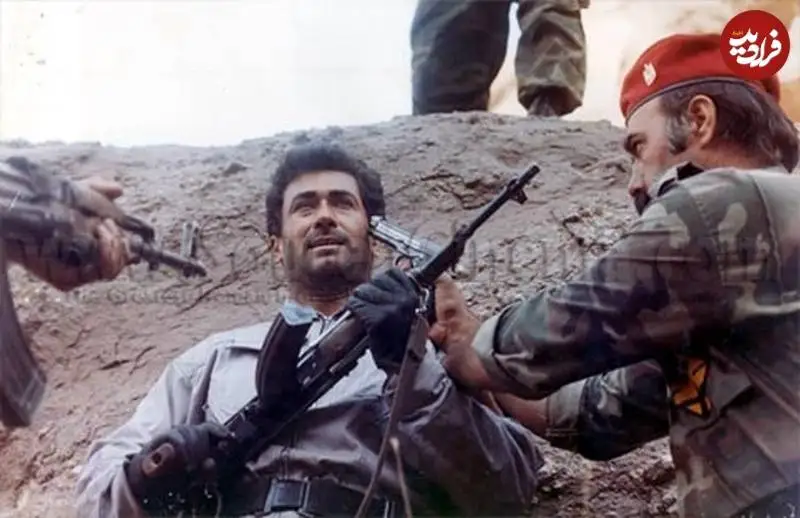 عکس؛ سفر به تاریخ؛ چهرۀ «بن مطیع» (سریال مختارنامه) در 38 سالگی در یک فیلم اکشن؛ سال 1374