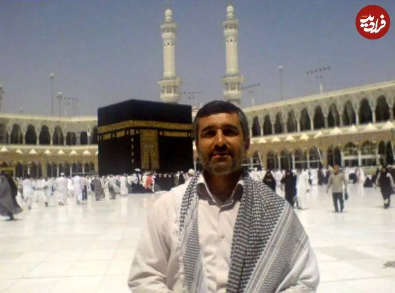 عکس؛ سفر به تاریخ؛ «سردار حاجی زاده» در کنار «کعبه»؛ سال 1386