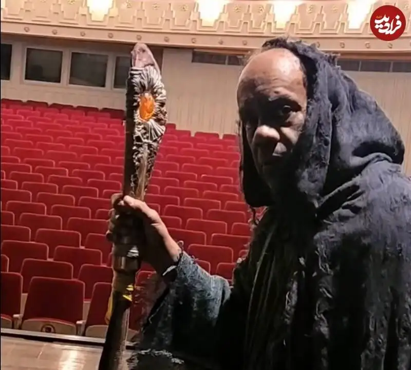 عکس؛ سفر زمان؛ چهرۀ «غلام حرمله» (مختارنامه) در 60 سالگی در یک نمایش تئاتر