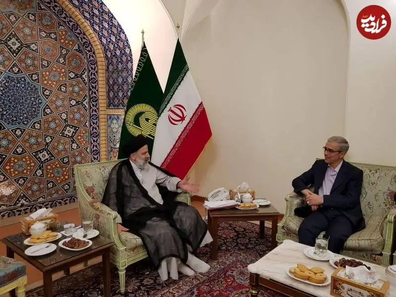 عکس؛ سفر به تاریخ؛ «سردار باقری» در دیدار با «سید ابراهیم رئیسی» در دفتر آستان قدس؛ سال 1396