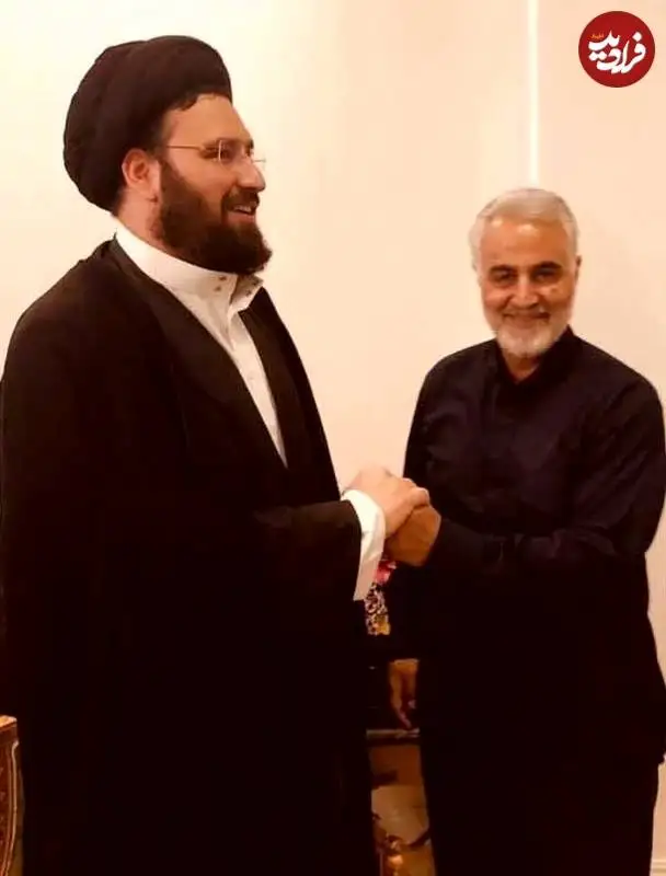 عکس؛ سفر به تاریخ؛ دیدار صمیمانۀ «سردار سلیمانی» با «علی خمینی، نوۀ امام خمینی»؛ دهۀ 90
