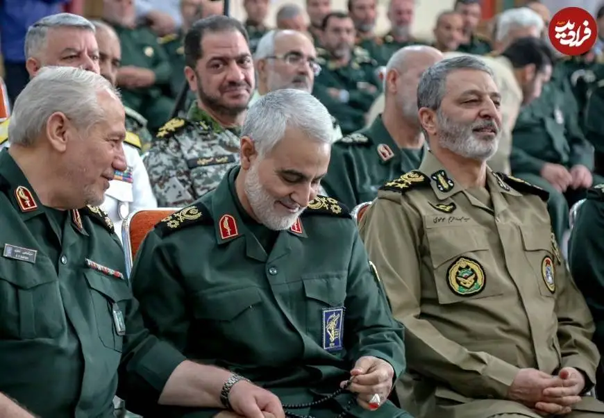 عکس؛ سفر در زمان؛ «سردار سلیمانی، سرلشکر رحیم صفوی و سرلشکر موسوی» در یک مراسم؛ دهه 90
