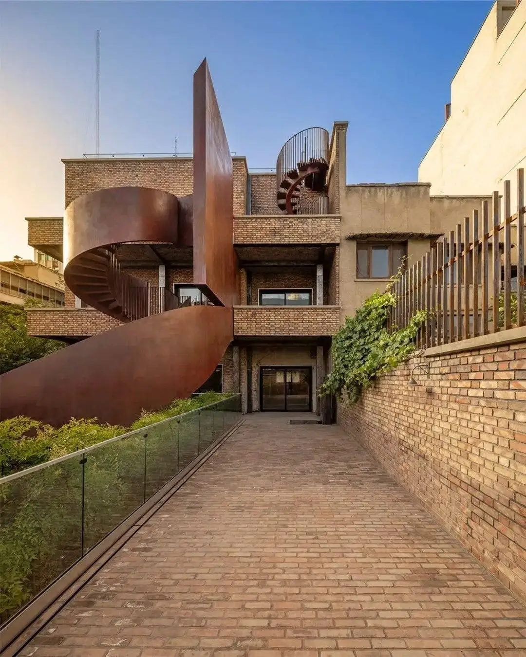 تصاویر؛ معماری خاص خانه شاملو؛ پلتفرمی فرهنگی از بازسازی تا گشایش به روی شهر