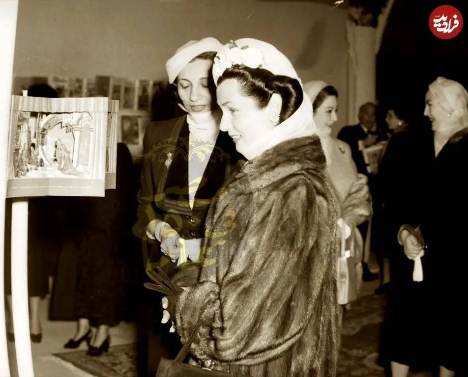 عکس؛ سفر در زمان؛ بازدید «فوزیه، ملکه مصری ایران» از یک نمایشگاه در قاهره؛ دهه 20