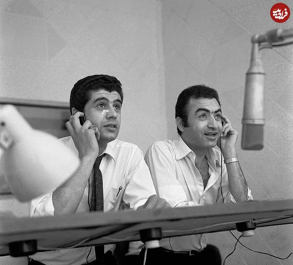 عکس؛ سفر در زمان؛ «ناصر طهماسب و منوچهر والی زاده» در حال دوبله یک فیلم؛ دهه 50