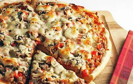 طرز تهیه پیتزای مخلوط خانگی و خوشمزه