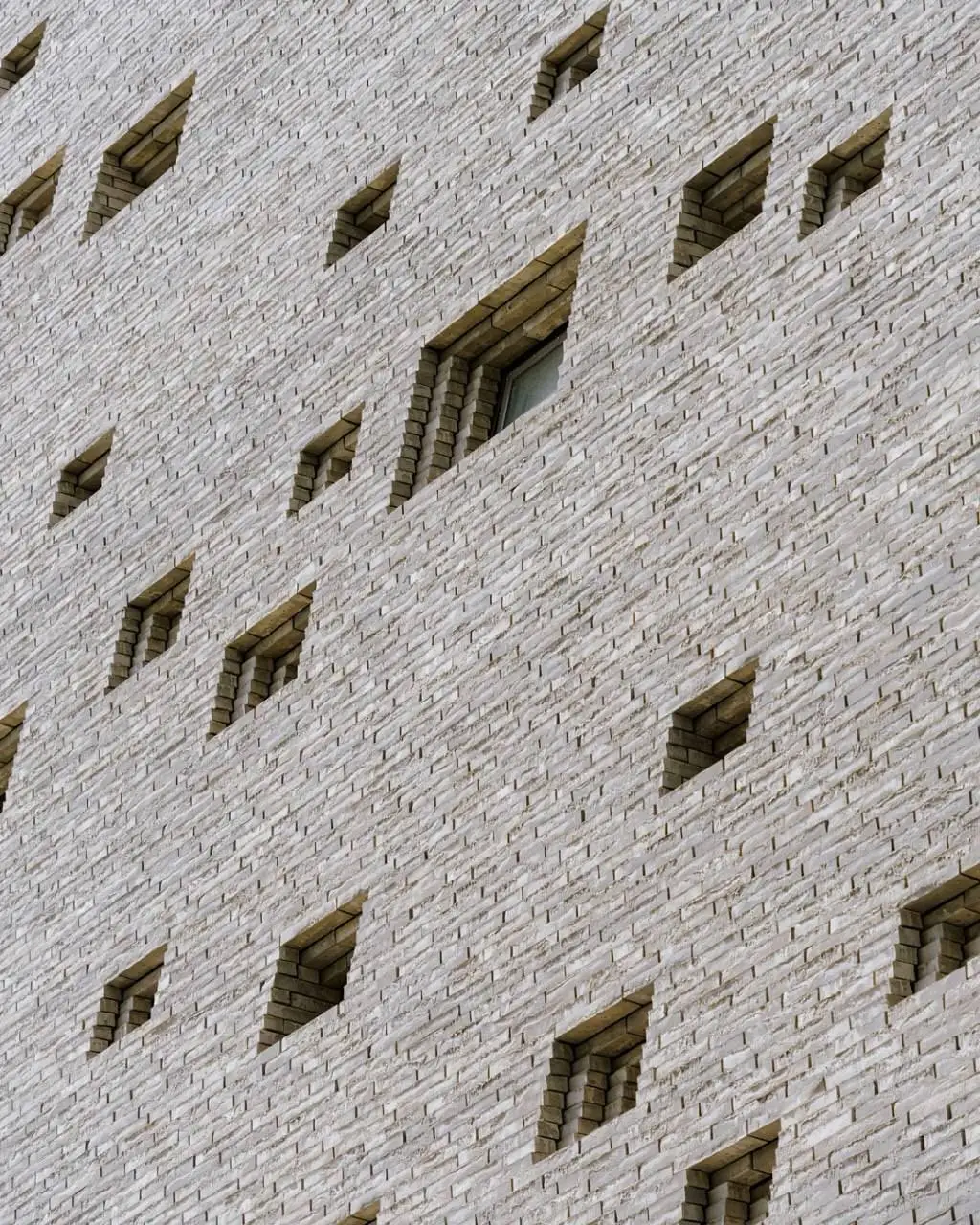 تصاویر؛ معماری چالشی در دانمارک؛ یک ساختمان کاملا متفاوت