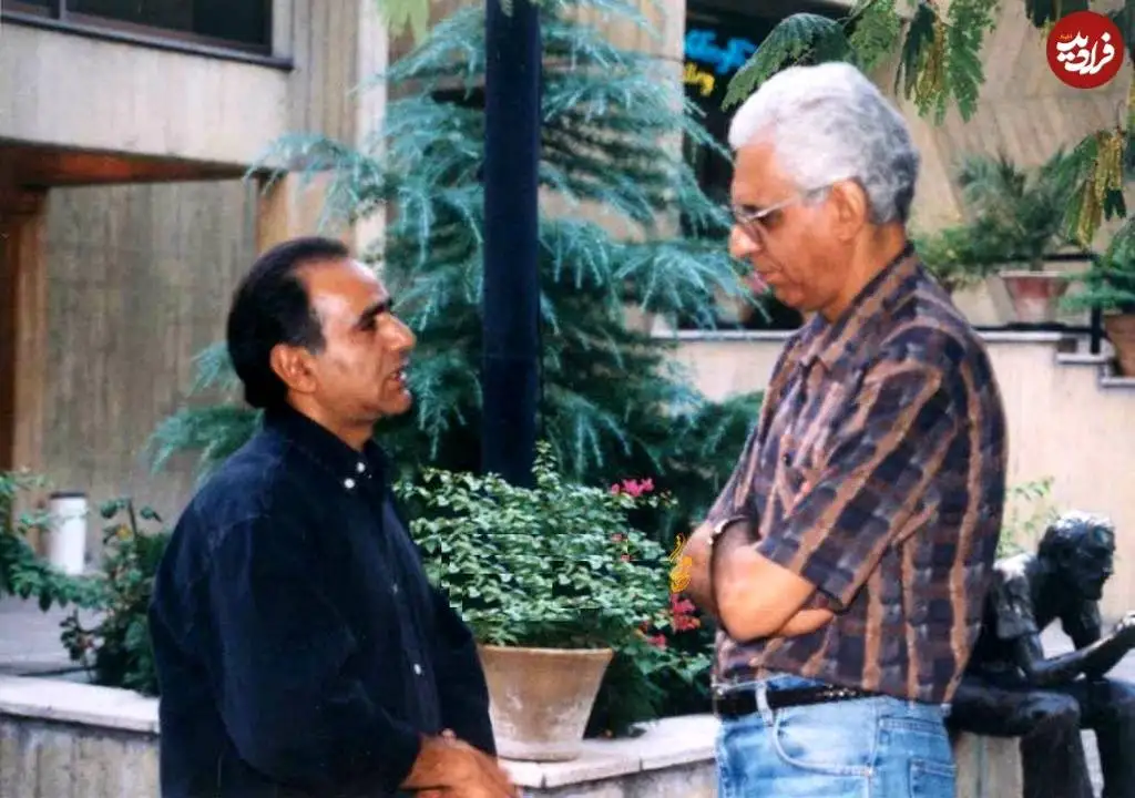 عکس؛ سفر در زمان؛ دیدار «پرویز پرستویی و کیومرث پوراحمد» در حاشیه یک مراسم؛ سال 78