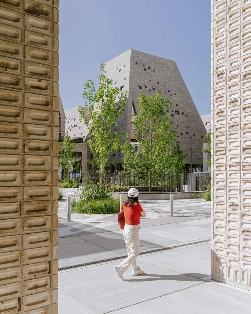 تصاویر؛ معماری چالشی در دانمارک؛ یک ساختمان کاملا متفاوت