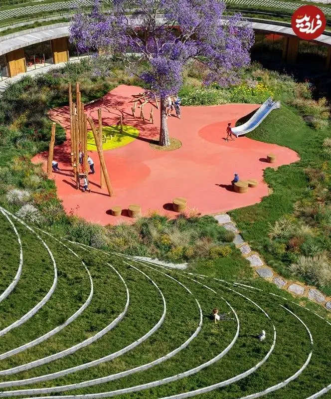 تصاویر؛ معماری خلاقانه «مدرسۀ دایره ای» در دل زمین آتشفشانی