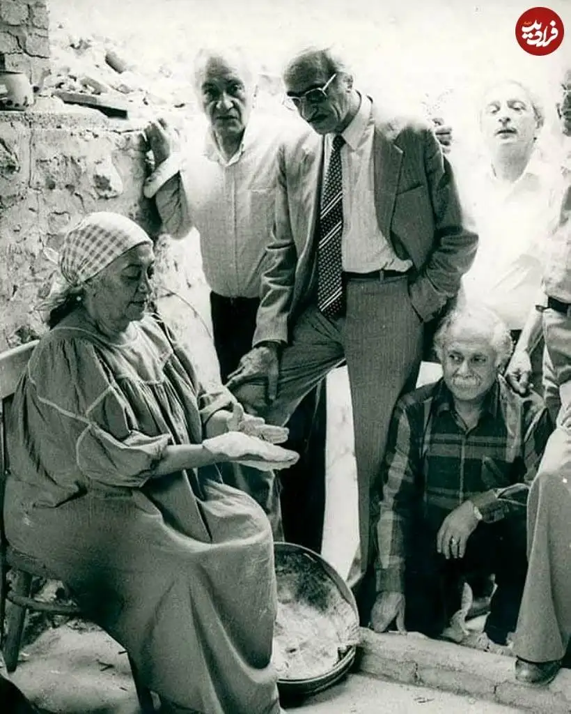 عکس؛ سفر در زمان؛ «مرضیه» در حال پختن نان در دوران پیری؛ اوایل دهه 70