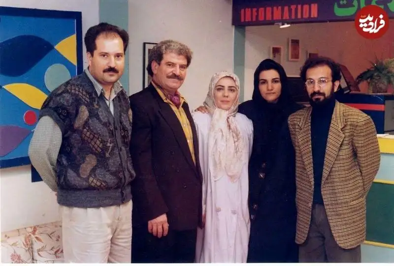 عکس؛ سفر زمان؛ «مهلّب» (مختارنامه) و همسرش «زویا امامی» در کنار «اصغر فرهادی»؛ 27 سال قبل