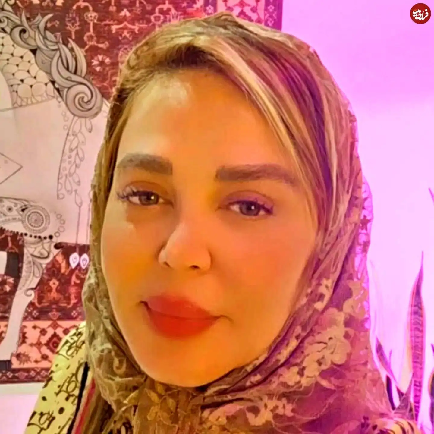 عکس؛ سفر در زمان؛ «سارا مادر خوانده مومو» در سریال بچه مهندس 1 در 52 سالگی