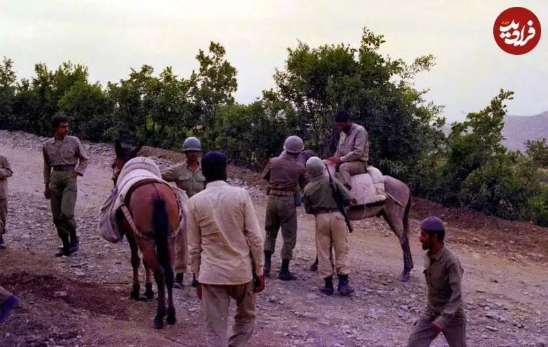 عکس؛ سفر به تاریخ؛ «سردار احمد کاظمی» سوار بر اسب در جبهه؛ دهۀ 60