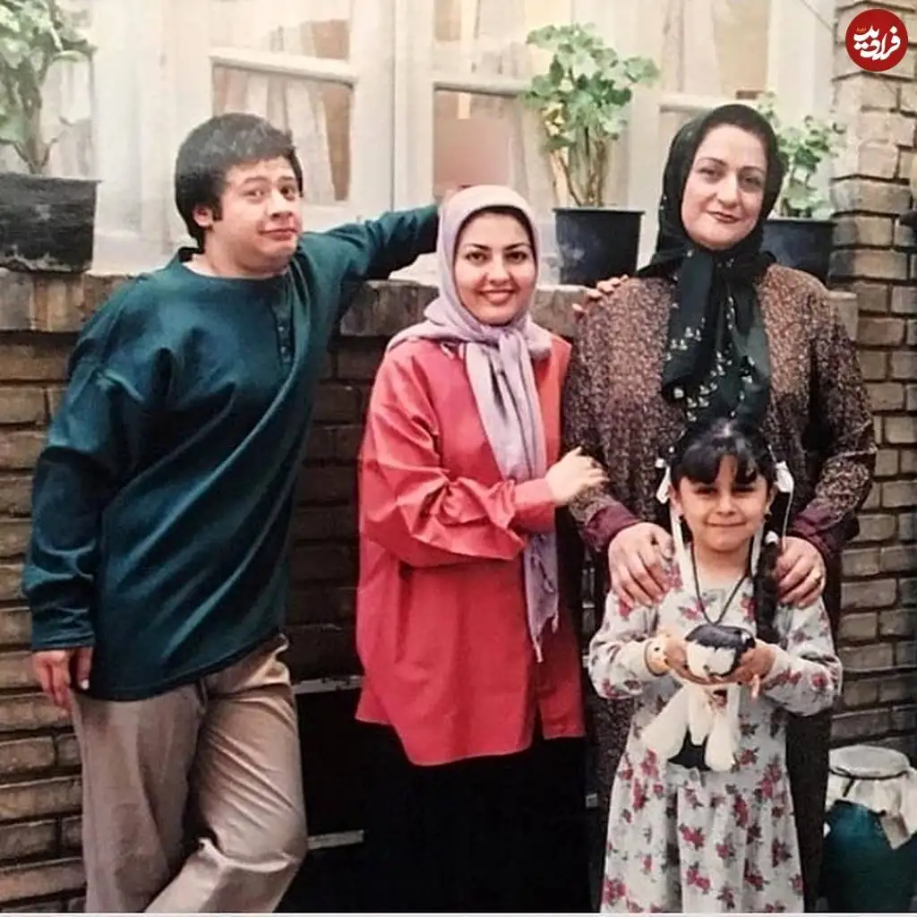 عکس؛ سفر در زمان؛ «علی، نرگس، سحر و ناهید» در پشت صحنه سریال خانه به دوش؛ سال 83