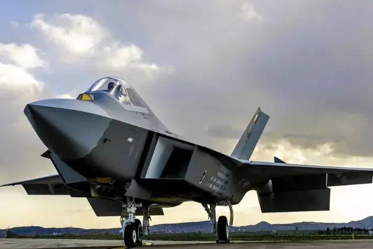 عکس؛ هیولای مافوق صوتی که برای f-35 رجزخوانی می کند