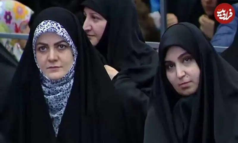 عکس؛ سفر زمان؛ «زهرا، دختر پزشکیان» در کنار «نرجس، دختر سردار سلیمانی» در یک مراسم