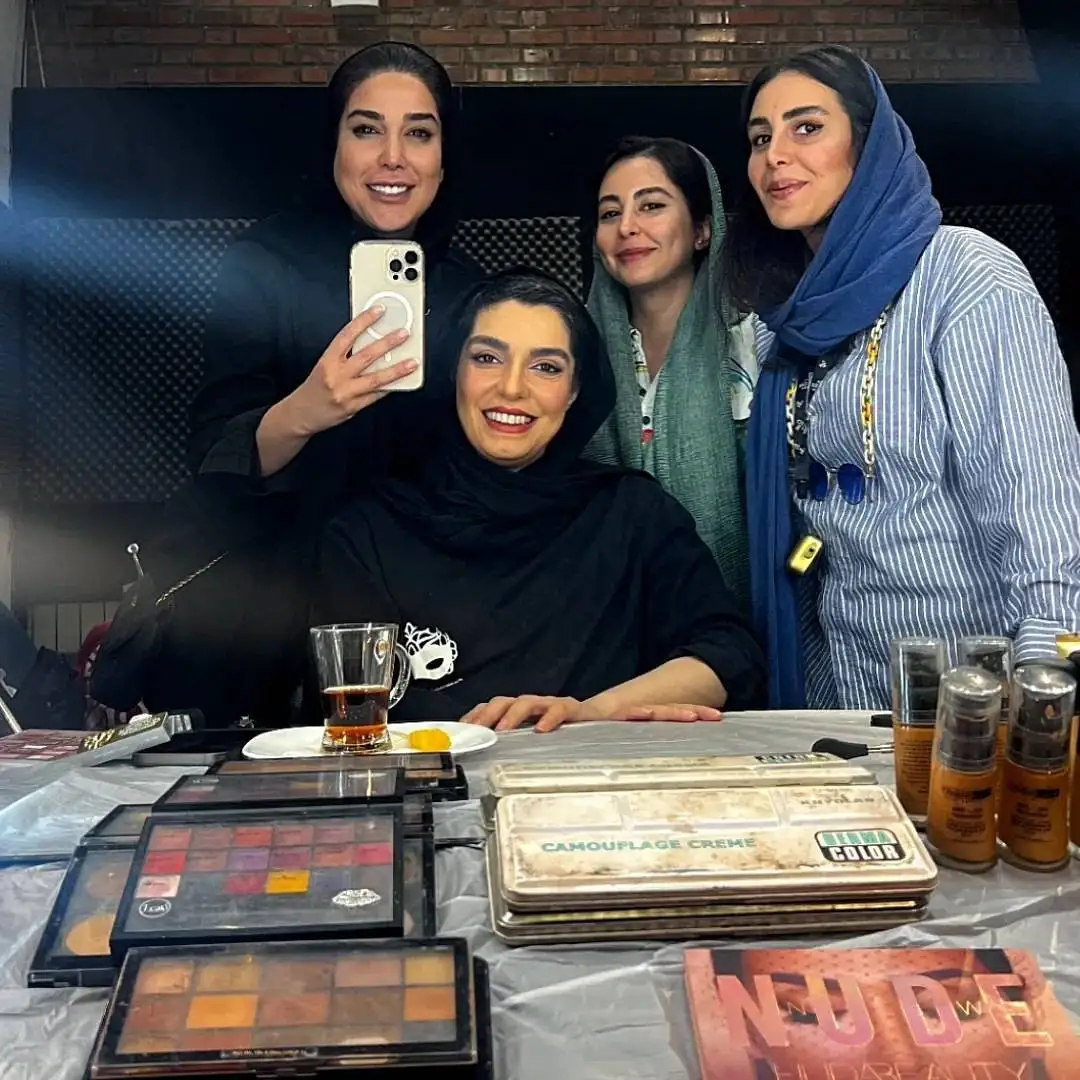 تصاویر؛ تصاویر یادگاری بازیگران از «فصل خانوادگی» جوکر2 در اتاق گریم
