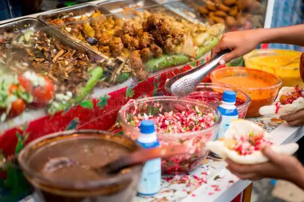 معده های ما قدرت هضم غذاهای عراقی را ندارد؛ زیاد خرما نخورید و قهوه های تلخ را تست نکنید؛ این چاشنی میکروب کش را همراه ببرید