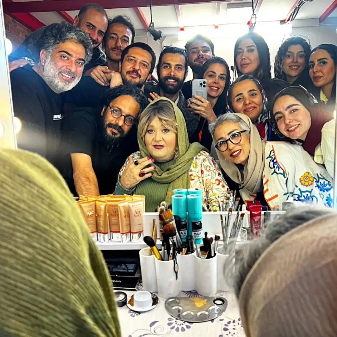 تصاویر؛ تصاویر یادگاری بازیگران از «فصل خانوادگی» جوکر2 در اتاق گریم