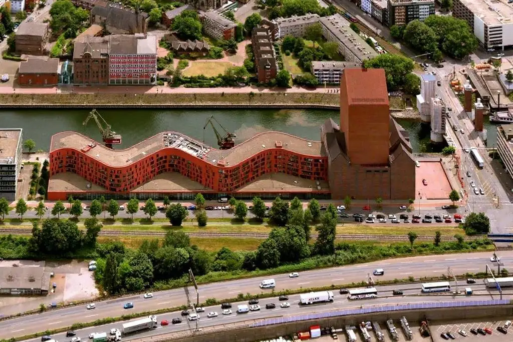 تصاویر؛ برج 23 طبقه بدون پنجره؛ راز بزرگ ماجرا چیست؟