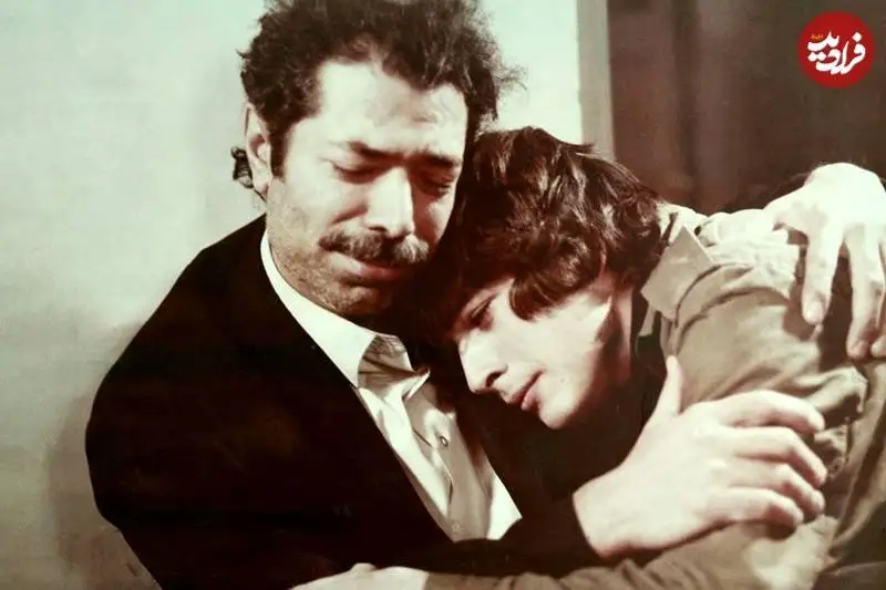 عکس؛ سفر به تاریخ؛ چهرۀ «علی نصیریان» در 42 سالگی در کنار «سعید کنگرانی»؛ سال 55